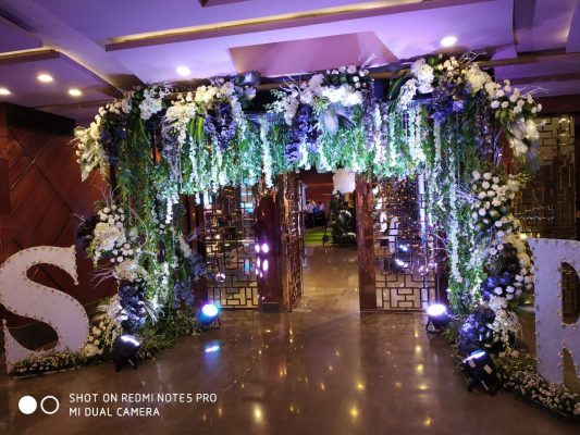 fresh flowers at The Ritz Banquet Moti Nagar
